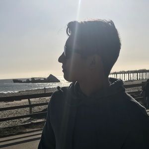 Meet your Posher, DJ